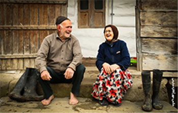 شاد کردن مردم هنر است