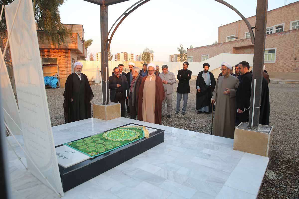 گزارش تصویری: سومین سالروز درگذشت استاد سید هادی خسروشاهی (ره)