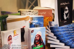 دوستی: چرا کتابفروشان به جای «ملت عشق» زندگی سلمان را ارائه نمی‌کنند؟